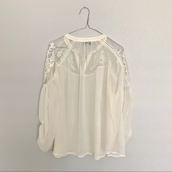Hayden Los Angeles Ivory Lace Blouse - Picture 5 of 5
